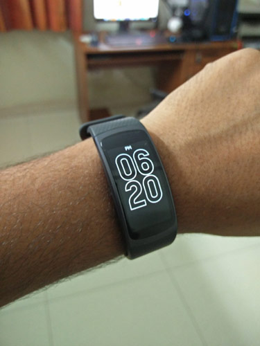 Gambaran Fisik Samsung Gear Fit 2