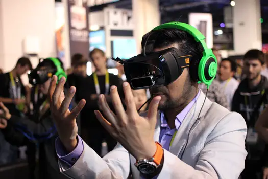 Thực Tế Ảo (Virtual Reality)
