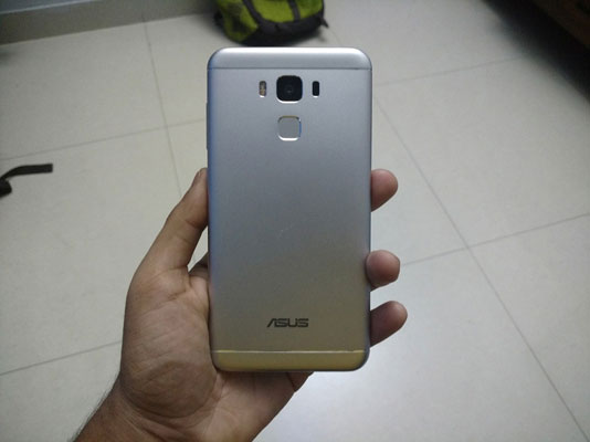 Asus Zenfone 3 Zurück