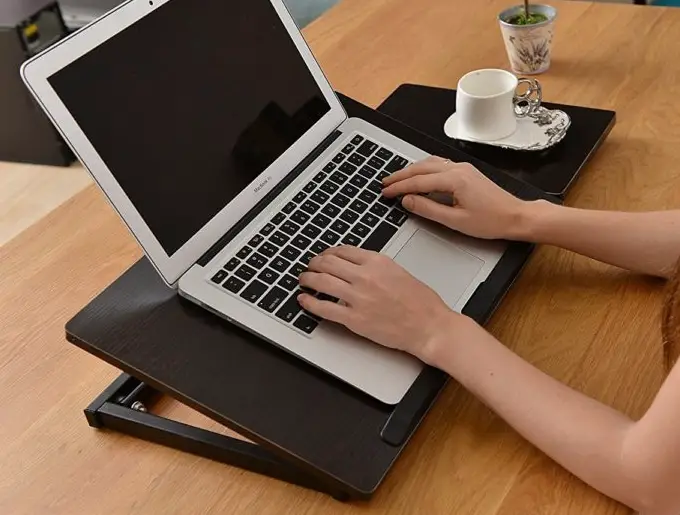 Unghiul și poziția laptopului