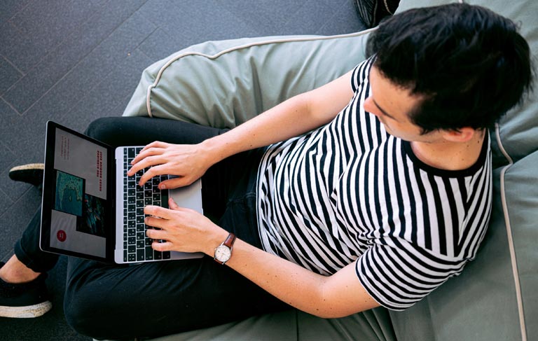 Judge the Reliability of Web Pages
